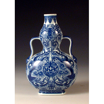 清乾隆青花双龙捧寿纹双耳葫芦瓶【南京博物院】