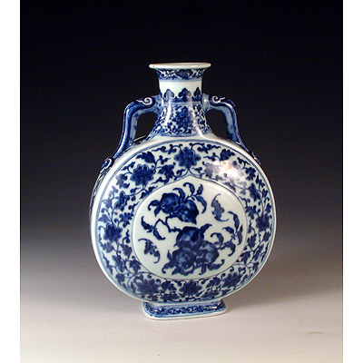 清時代青花 清康熙官窑瓷一把莲唐草纹青花天球瓶身Kangxi Guanyao Blue And