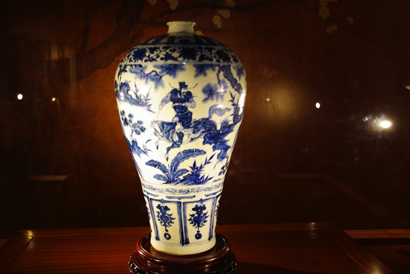 中国元～明時代洪武期釉裏紅大花瓶 脱がせる